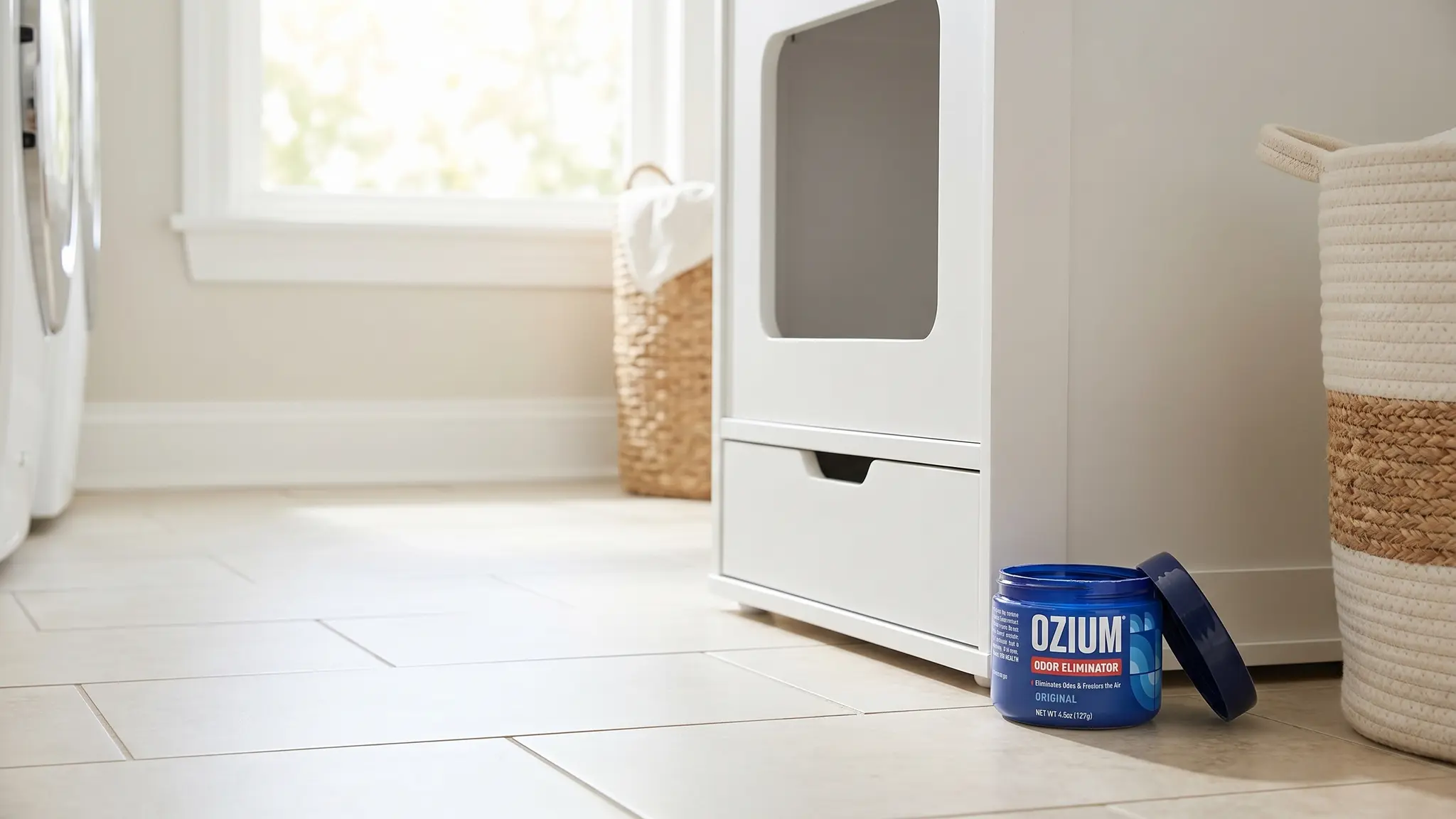 Ozium Odor Eliminating Gel in action