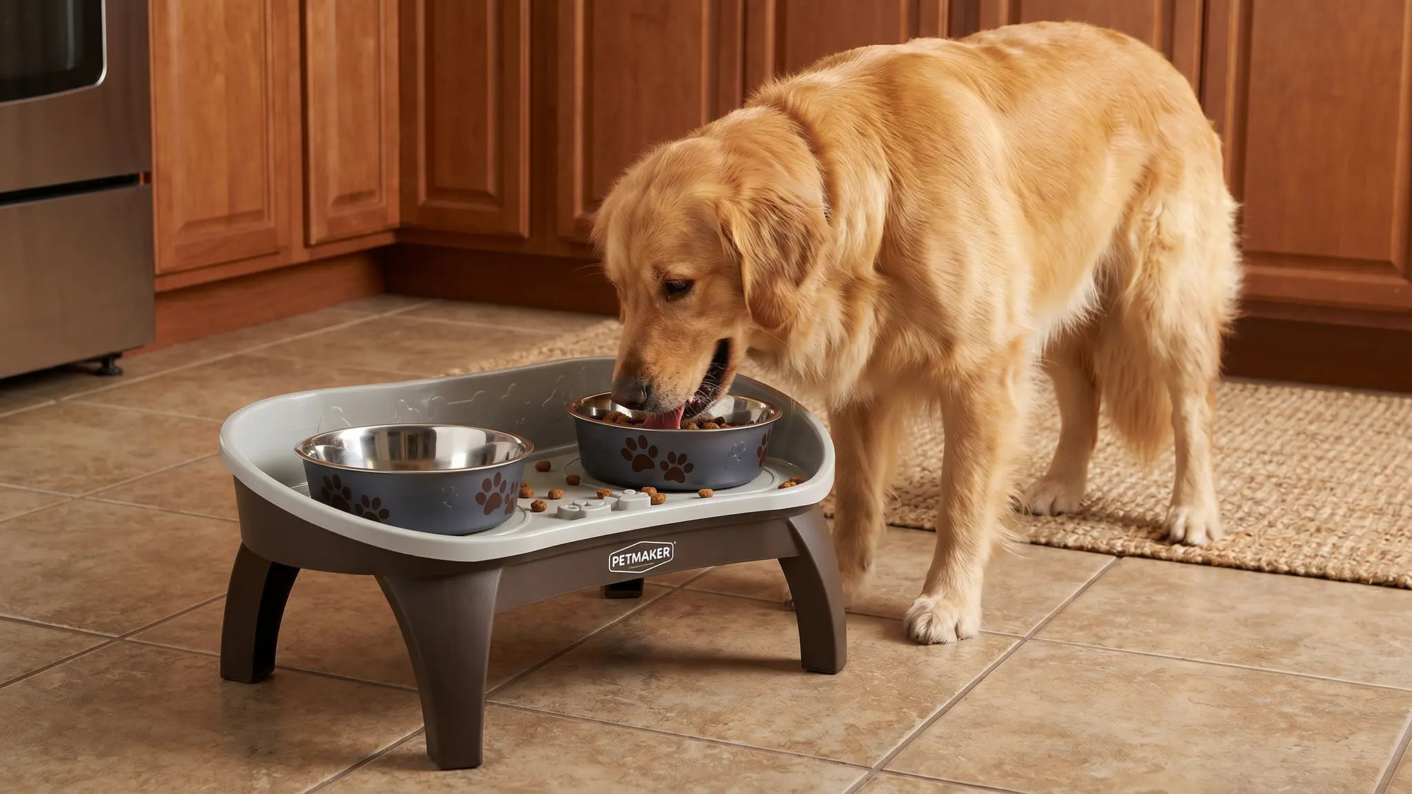 PETMAKER Elevated Feeding Tray in action